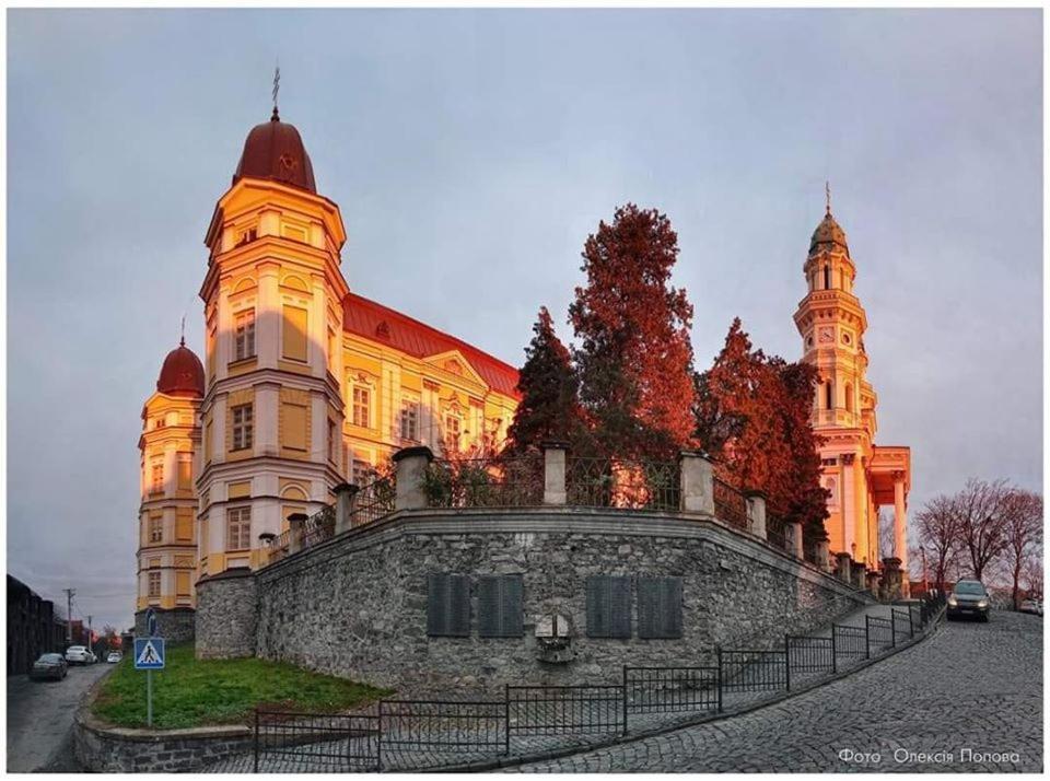 Старовинні Апартаменти У Центрі Міста อุชโฮรอด ภายนอก รูปภาพ